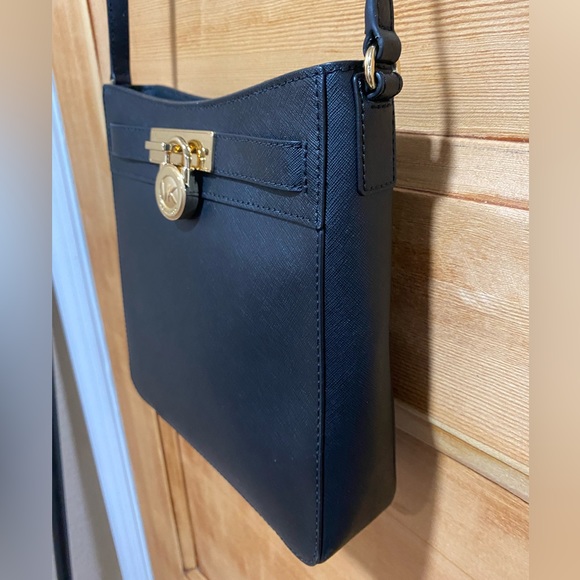 NWT Michael Kors Genuine Saffiano Leather Padlock Crossbody Bag - Picture 2 of 11